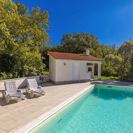 House Anton With Private Pool